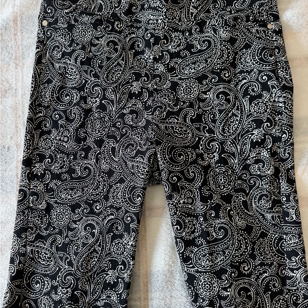 ⭐️Rafaella Black and Gray Paisley Bermuda Shorts⭐️3/$25